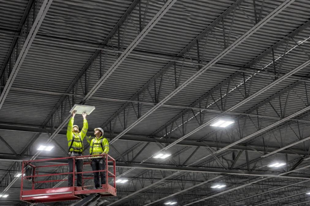 Read more about the article LED Retrofit for High Bay Warehouse: Ultimate Guide